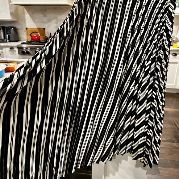 NWT Club Monaco Skirt black & white Annina Pleated Size 00 XS - Picture 5 of 8